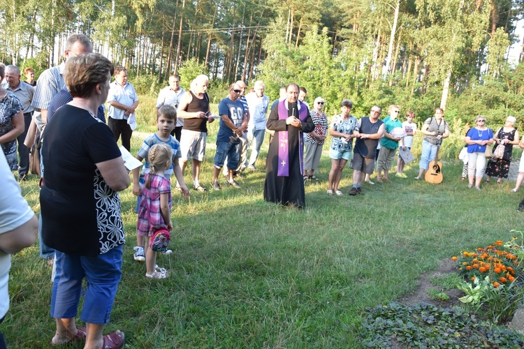 Droga Krzyżowa o trzeźwość w Świętym Miejscu