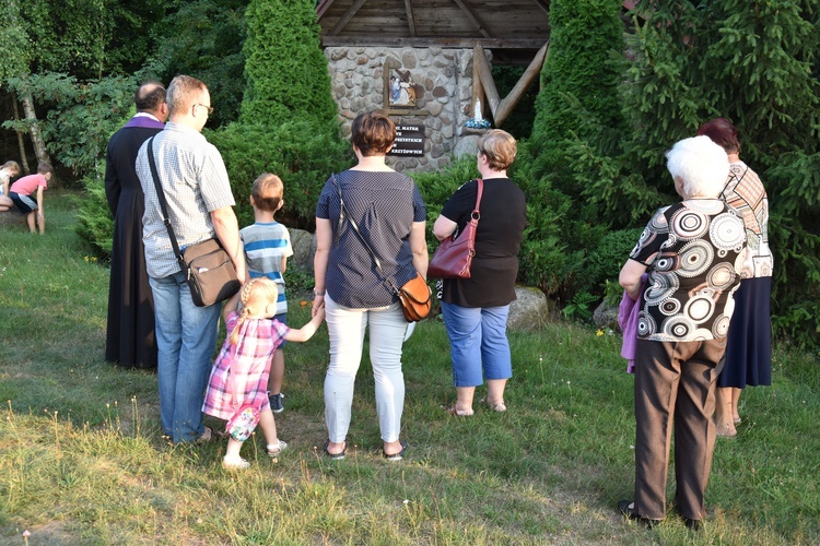 Droga Krzyżowa o trzeźwość w Świętym Miejscu