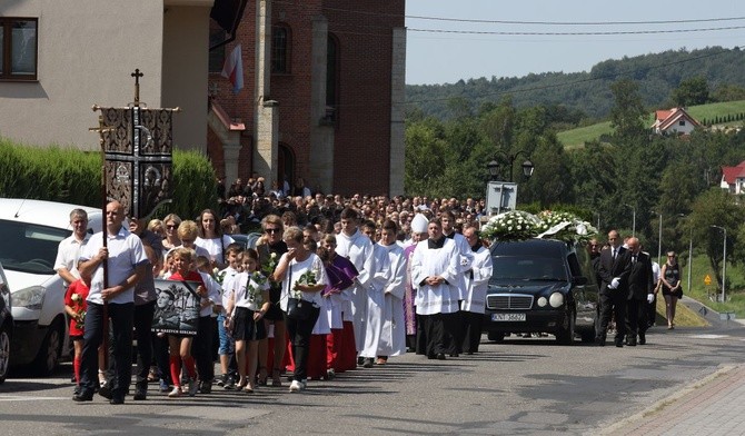 Tłumy żegnały Beatę i Kacpra z Wysokiej