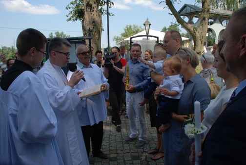 Bliźniacy Antoni i Anatol otrzymali sakrament chrztu na pielgrzymce