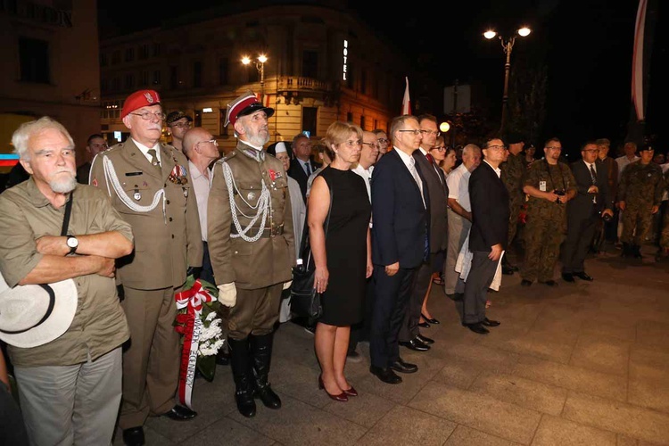 Apel pod pomnikiem Józefa Piłsudskiego w Krakowie