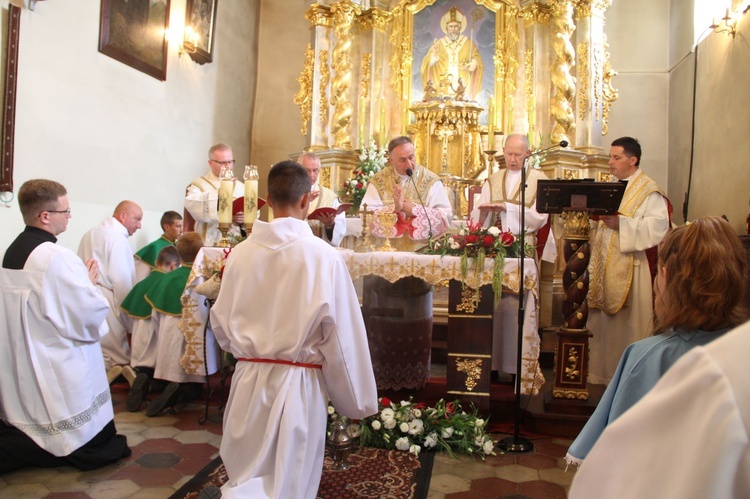 Biskup Andrzej Jeż w Siedliskach k. Bobowej