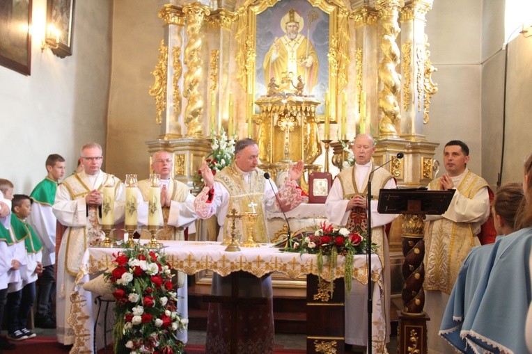 Biskup Andrzej Jeż w Siedliskach k. Bobowej