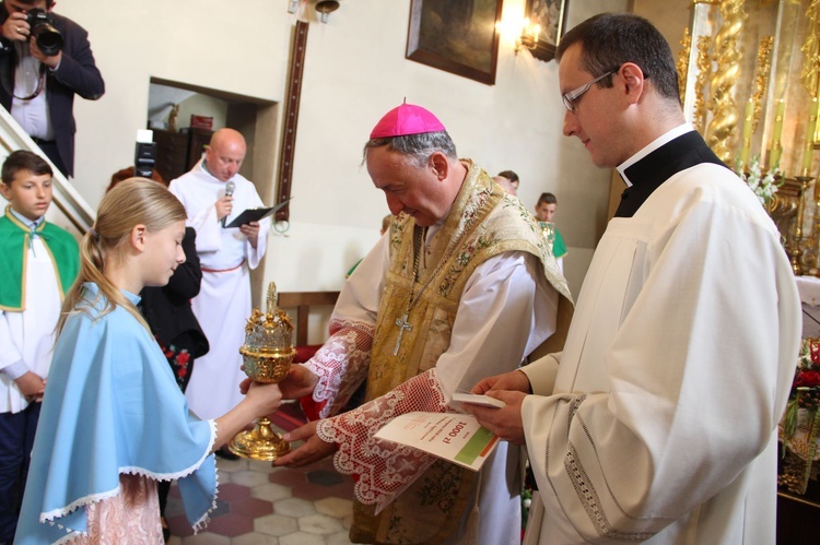 Biskup Andrzej Jeż w Siedliskach k. Bobowej