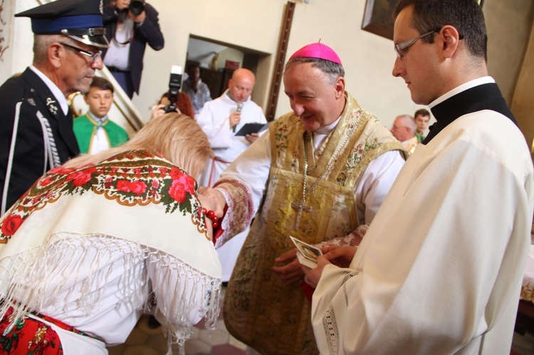 Biskup Andrzej Jeż w Siedliskach k. Bobowej