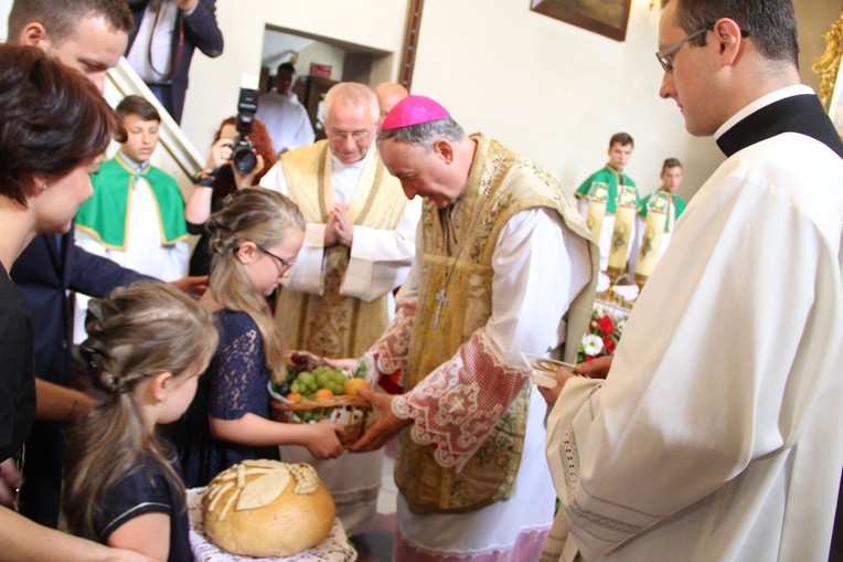 Biskup Andrzej Jeż w Siedliskach k. Bobowej