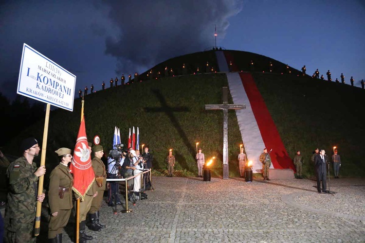 Apel pamięci pod kopcem Józefa Piłsudskiego