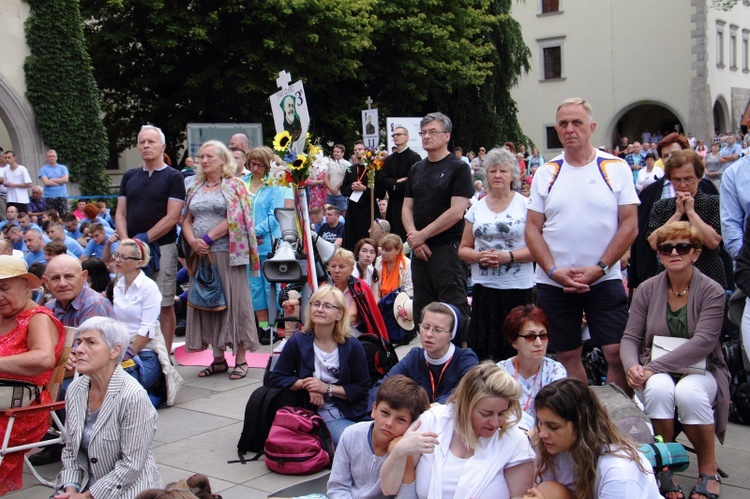 Wyjście 38. Pieszej Pielgrzymki Krakowskiej z Wawelu na Jasną Górę