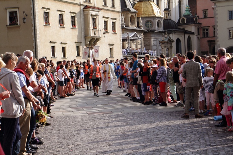 Wyjście 38. Pieszej Pielgrzymki Krakowskiej z Wawelu na Jasną Górę