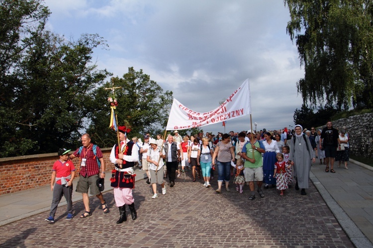 Wyjście 38. Pieszej Pielgrzymki Krakowskiej z Wawelu na Jasną Górę