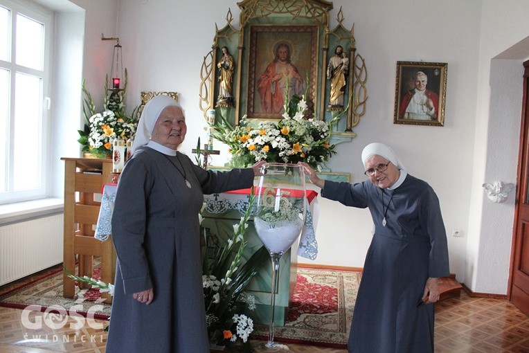 Siostry jubilatki w zakonnej kaplicy