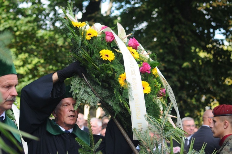 Pożegnanie prof. Dzielskiej na cmentarzu Salwatorskim