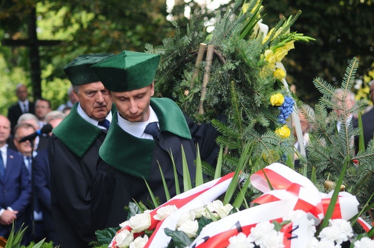 Pożegnanie prof. Dzielskiej na cmentarzu Salwatorskim