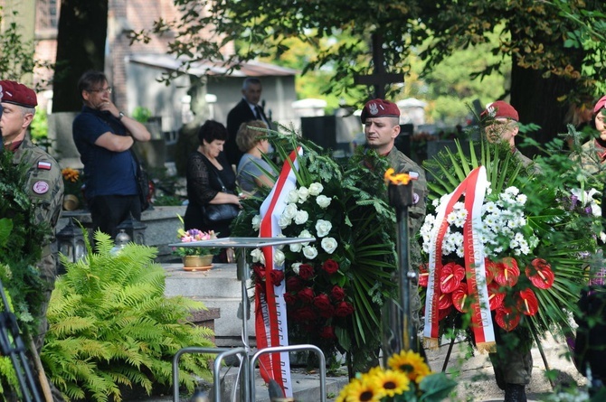 Pożegnanie prof. Dzielskiej na cmentarzu Salwatorskim