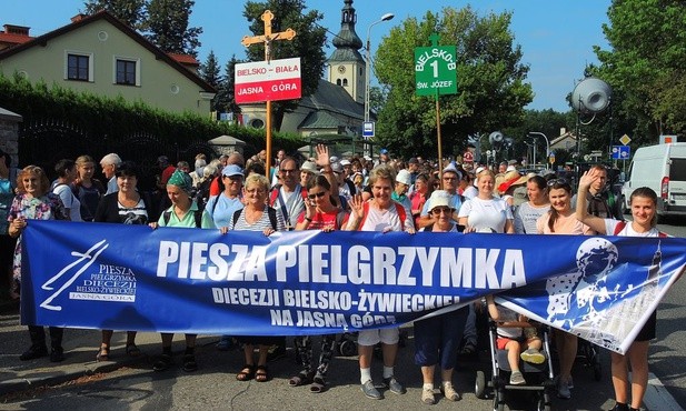 Bielsko-żywieccy pielgrzymi wyruszyli dziś z Hałcnowa na Jasną Górę.