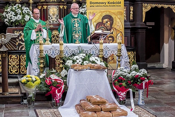 ▼	– Żyjemy w wolności, ale musimy również uważać, by nie wpaść w niewolę grzechu, słabości i wad – mówił ks. Wojciech Sokołowski MIC.