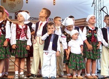 ▲	Na scenie zaprezentowały się m.in. dzieci z łemkowskiego zespołu Lastiwoczka.