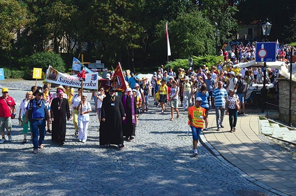 ▼	Piątników tradycyjnie już żegnał biskup Krzysztof Nitkiewicz.