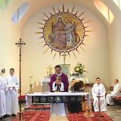 ▲	Eucharystia w kościele parafialnym  św. Anny w Babicach. 