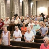 Na zakończenie zgromadzeni śpiewają pielgrzymkową pieśń "Panience na dobranoc"