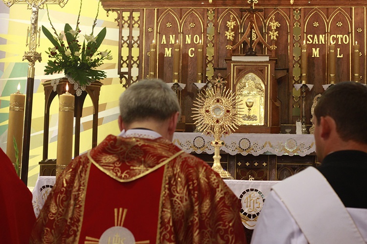 Konsekracja ołtarza w Olbierzowicach