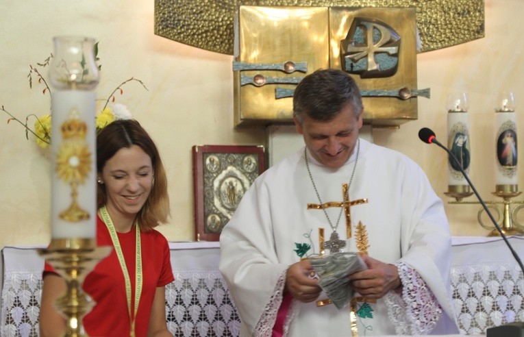 Andrychowscy pątnicy w Lgocie z bp. Pindlem