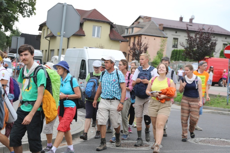 Pielgrzymi hałcnowscy na postoju w Sławkowie - 2018