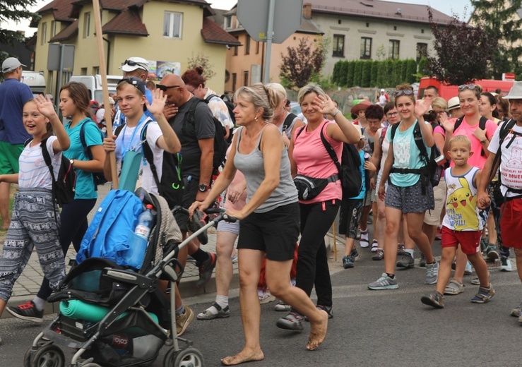 Pielgrzymi hałcnowscy na postoju w Sławkowie - 2018