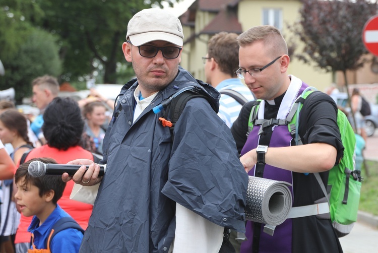 Pielgrzymi hałcnowscy na postoju w Sławkowie - 2018