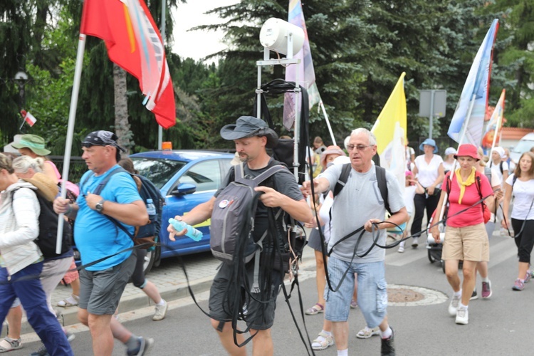 Pielgrzymi hałcnowscy na postoju w Sławkowie - 2018