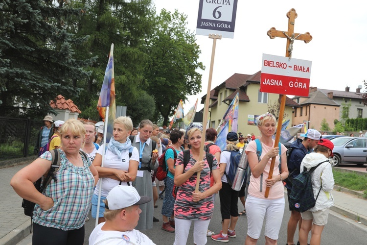 Pielgrzymi hałcnowscy na postoju w Sławkowie - 2018