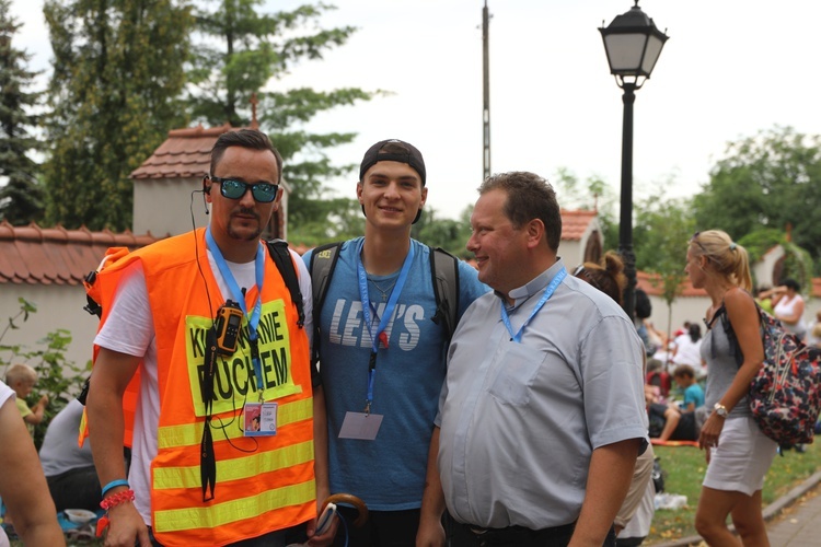 Pielgrzymi hałcnowscy na postoju w Sławkowie - 2018