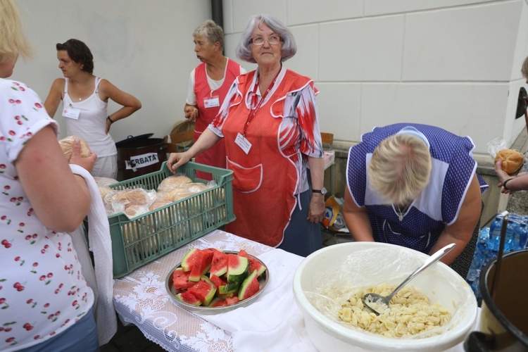 Pielgrzymi hałcnowscy na postoju w Sławkowie - 2018