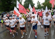 W tym roku pobiegło 55 osób. Najstarszy uczestnik ma 70 lat