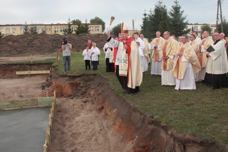 Poświęcenie placu budowy kościoła w Redzie-Ciechocinie