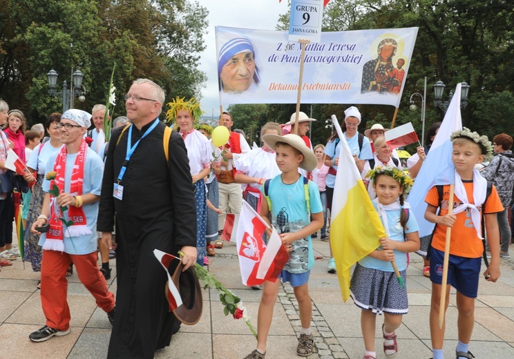 Powitanie 27. Pielgrzymki Diecezji Bielsko-Żywieckiej - grupy hałcnowskie na Jasnej Górze - 2018