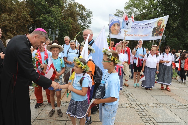 Powitanie 27. Pielgrzymki Diecezji Bielsko-Żywieckiej - grupy hałcnowskie na Jasnej Górze - 2018