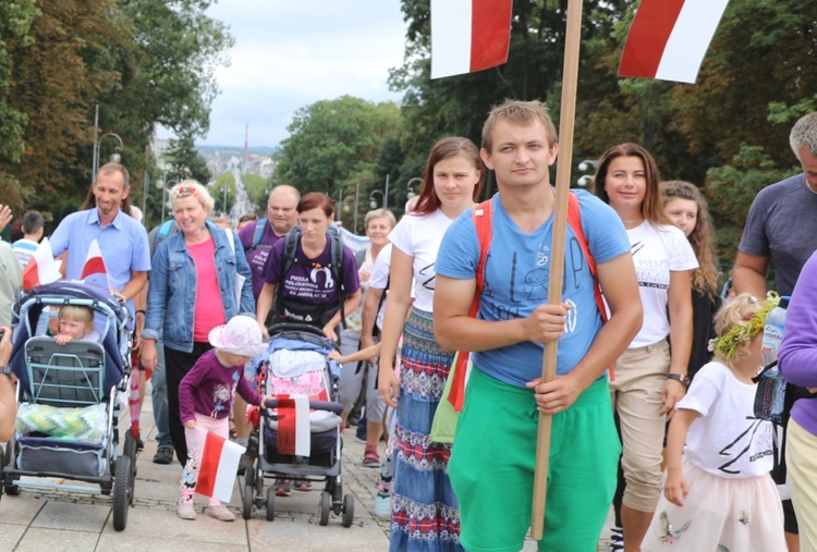 Powitanie 27. Pielgrzymki Diecezji Bielsko-Żywieckiej - grupy hałcnowskie na Jasnej Górze - 2018