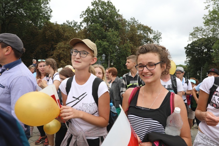 Powitanie 27. Pielgrzymki Diecezji Bielsko-Żywieckiej - grupy hałcnowskie na Jasnej Górze - 2018