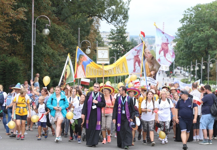 Powitanie 27. Pielgrzymki Diecezji Bielsko-Żywieckiej - grupy hałcnowskie na Jasnej Górze - 2018