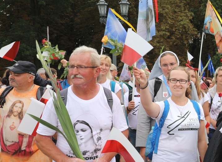 Powitanie 27. Pielgrzymki Diecezji Bielsko-Żywieckiej - grupy hałcnowskie na Jasnej Górze - 2018