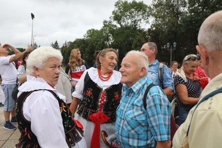 Powitanie 27. Pielgrzymki Diecezji Bielsko-Żywieckiej - grupy hałcnowskie na Jasnej Górze - 2018