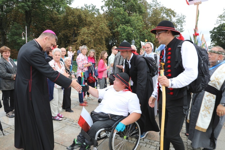 Powitanie 27. Pielgrzymki Diecezji Bielsko-Żywieckiej - grupy hałcnowskie na Jasnej Górze - 2018