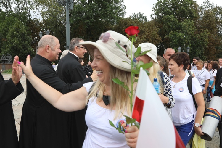 Powitanie 27. Pielgrzymki Diecezji Bielsko-Żywieckiej - grupy hałcnowskie na Jasnej Górze - 2018