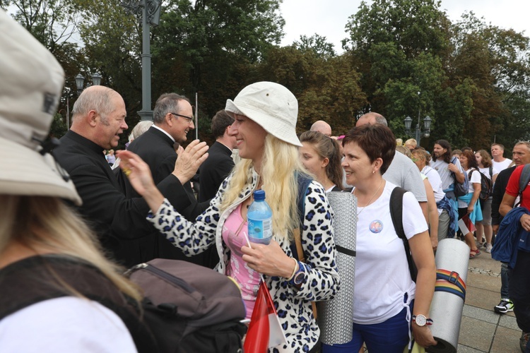 Powitanie 27. Pielgrzymki Diecezji Bielsko-Żywieckiej - grupy hałcnowskie na Jasnej Górze - 2018