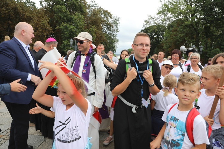 Powitanie 27. Pielgrzymki Diecezji Bielsko-Żywieckiej - grupy hałcnowskie na Jasnej Górze - 2018