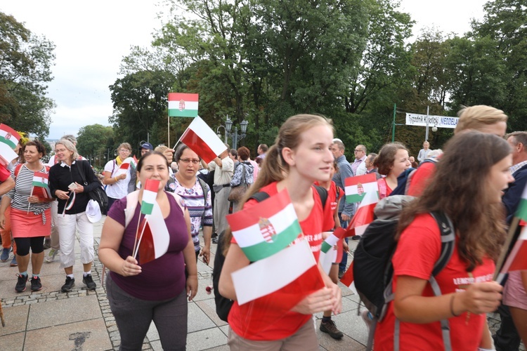 Powitanie 27. Pielgrzymki Diecezji Bielsko-Żywieckiej - grupy hałcnowskie na Jasnej Górze - 2018