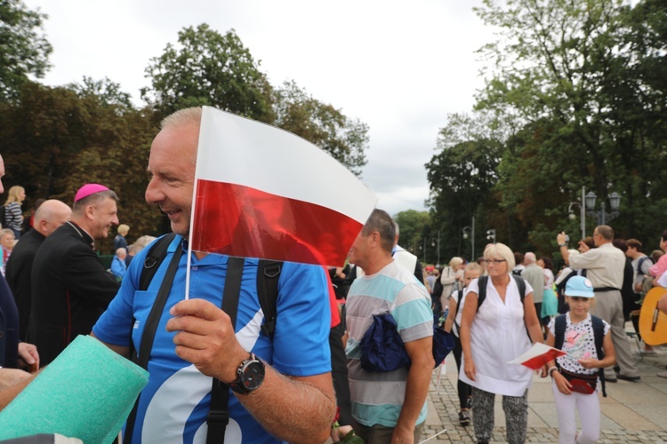 Powitanie 27. Pielgrzymki Diecezji Bielsko-Żywieckiej - grupy hałcnowskie na Jasnej Górze - 2018