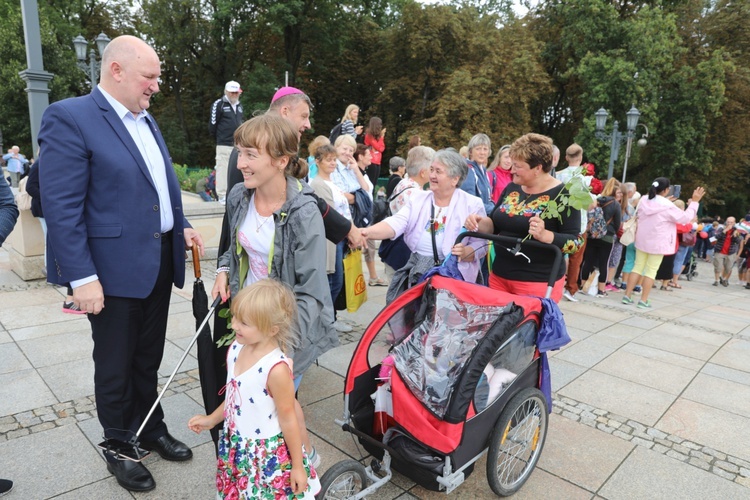 Powitanie 27. Pielgrzymki Diecezji Bielsko-Żywieckiej - grupy hałcnowskie na Jasnej Górze - 2018