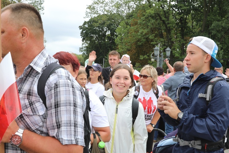 Powitanie 27. Pielgrzymki Diecezji Bielsko-Żywieckiej - grupy hałcnowskie na Jasnej Górze - 2018